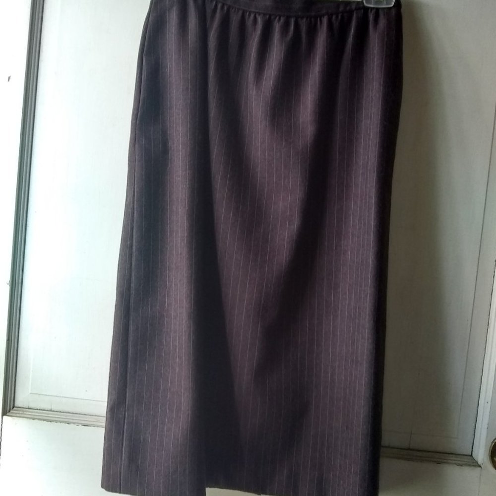 (Part 2/2) Vintage Pencil Skirt with pockets, 100% Wool